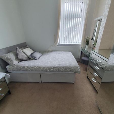 Private Double Room In Cardiff Exterior photo
