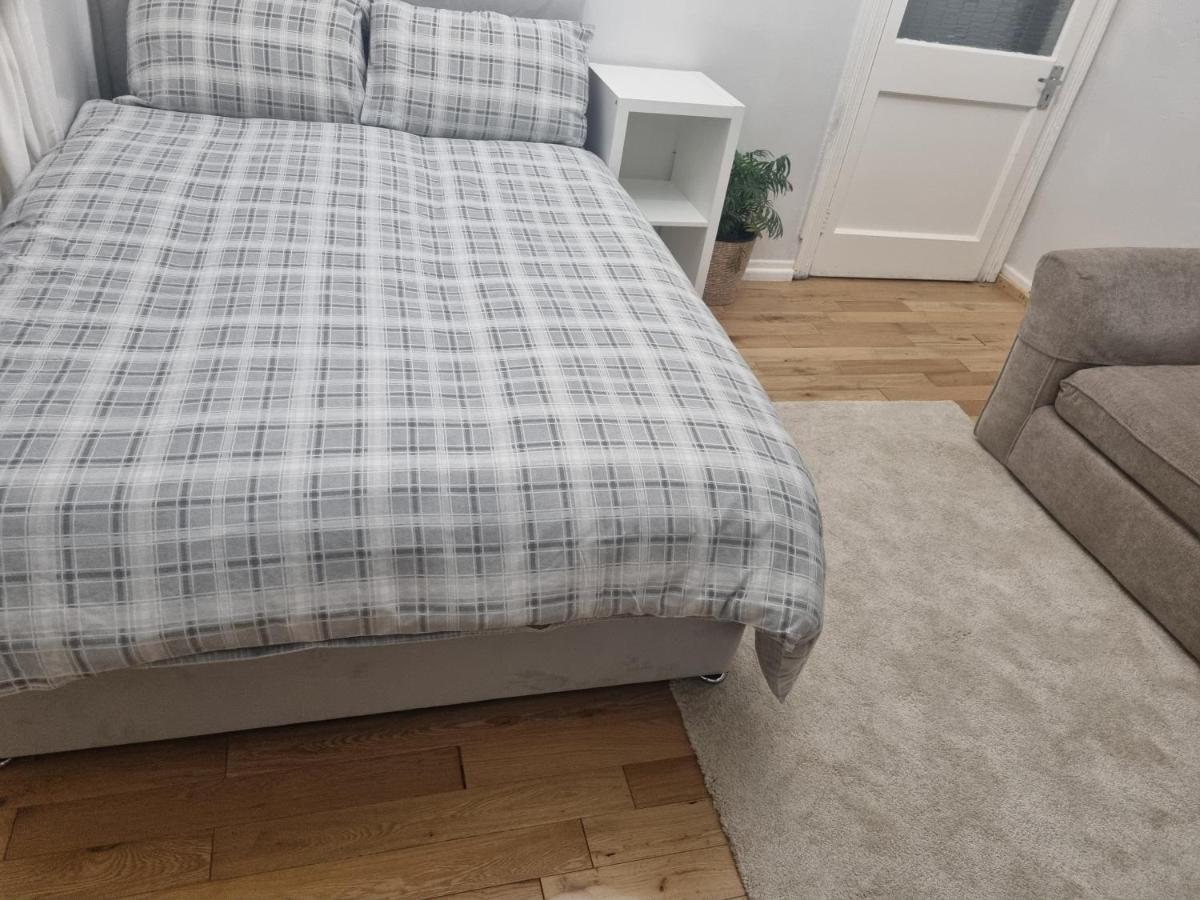 Private Double Room In Cardiff Exterior photo