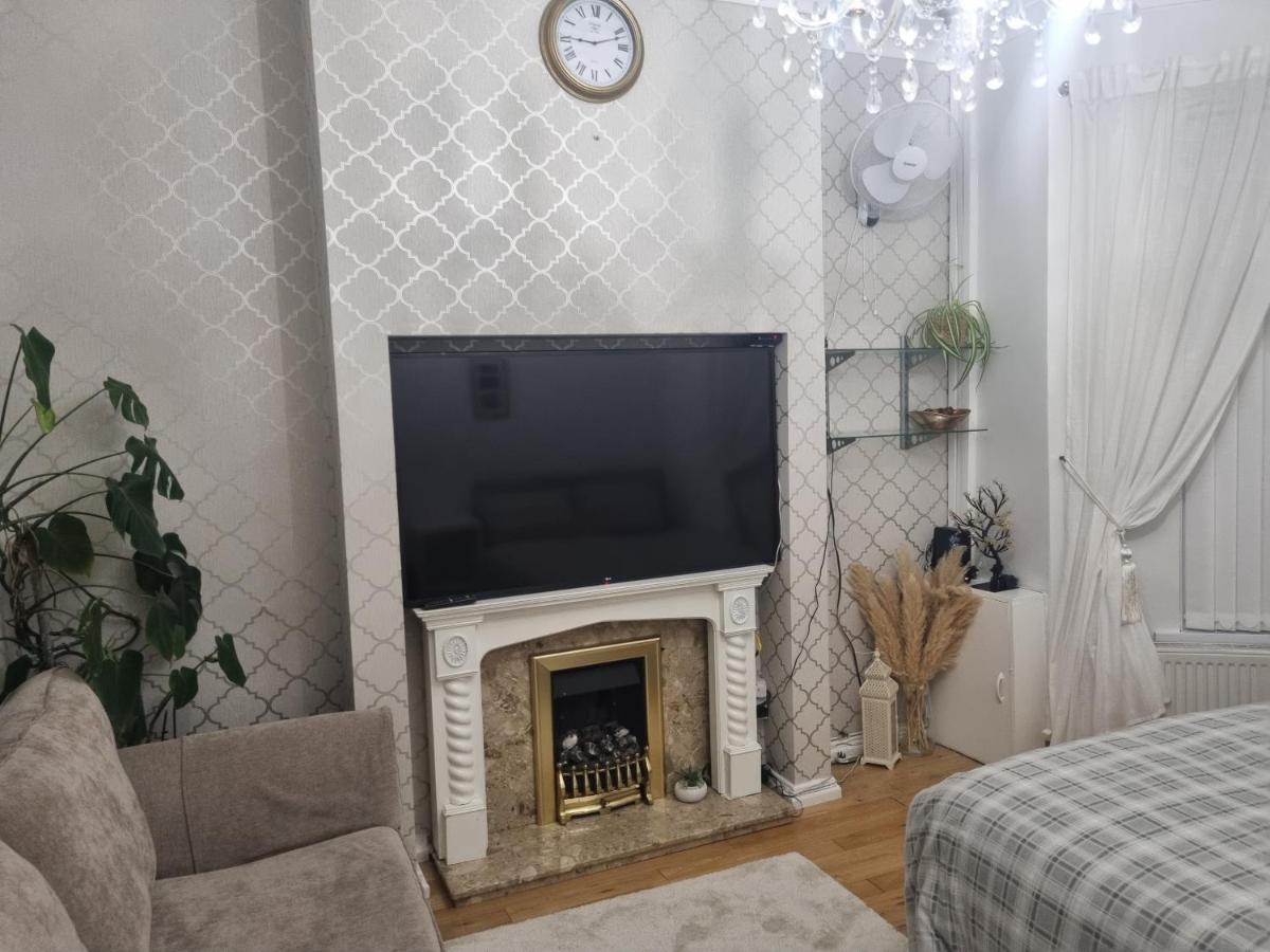 Private Double Room In Cardiff Exterior photo